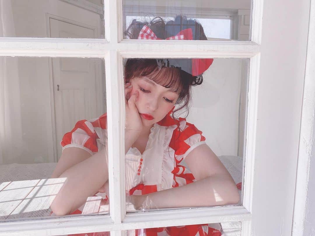 青木美沙子さんのインスタグラム写真 - (青木美沙子Instagram)「窓越し💓」3月5日 23時53分 - misakoaoki