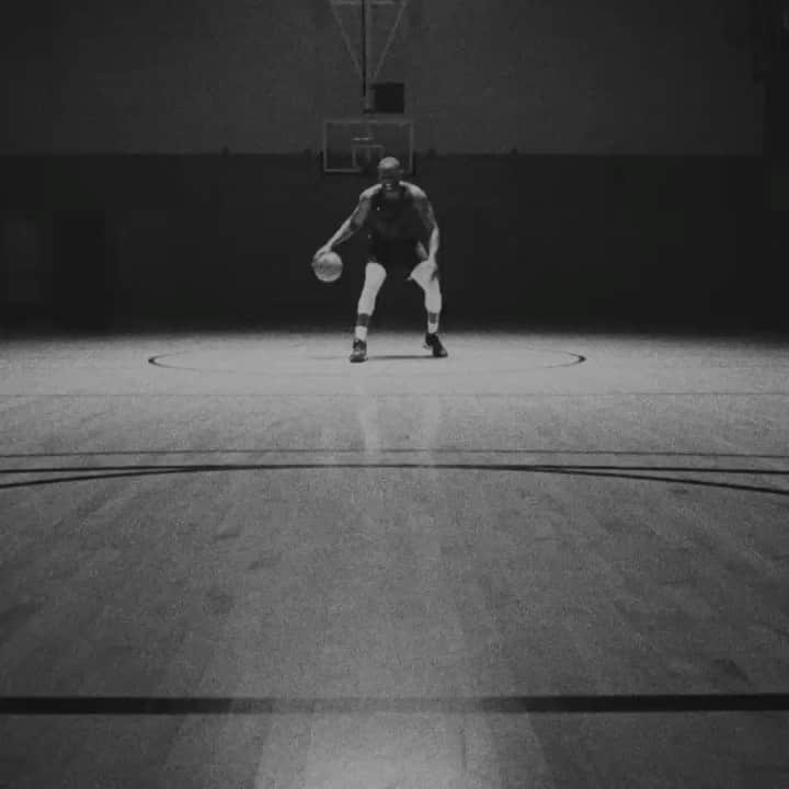 ドレイモンド・グリーンのインスタグラム：「My mom always told me to be a leader & never follow. It’s an honor to be part of @conversehoops. All in the family.」