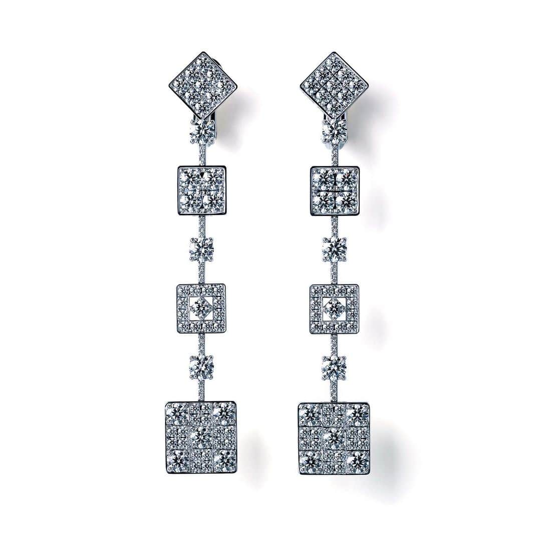 NIWAKAのインスタグラム：「The pieces of the KYOKOMICHI collection are inspired by the stone paths of ancient Kyoto after the rain. #Earrings #18kWhiteGold #Diamonds #VanityFair #RedCarpet #俄 #NiwakaCollections #Niwaka #FineJewelry #Kyoto」