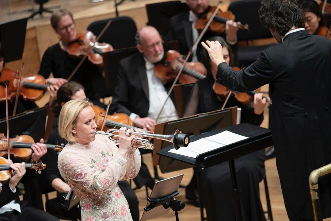 ティーネ・ティング・ヘルセットのインスタグラム：「Throwback Thursday #TBT to my wonderful week with @mn_orchestra and @eivindgj some weeks ago 😇 I had such a great time! (📸 @joseph_scheller_photography ) 👗 @needleandthreadlondon」