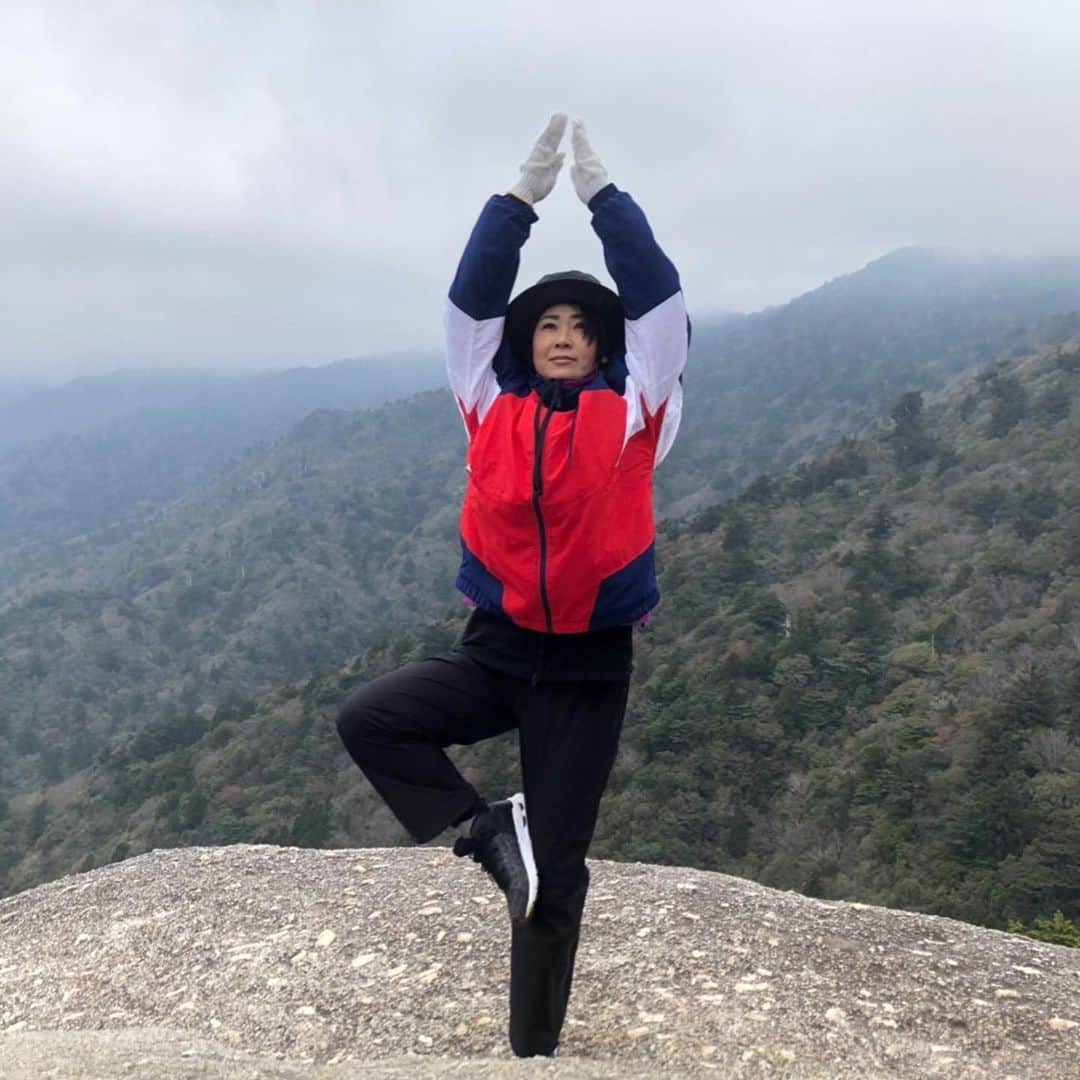 のインスタグラム：「風が強くて怖かった😣 #太鼓岩」