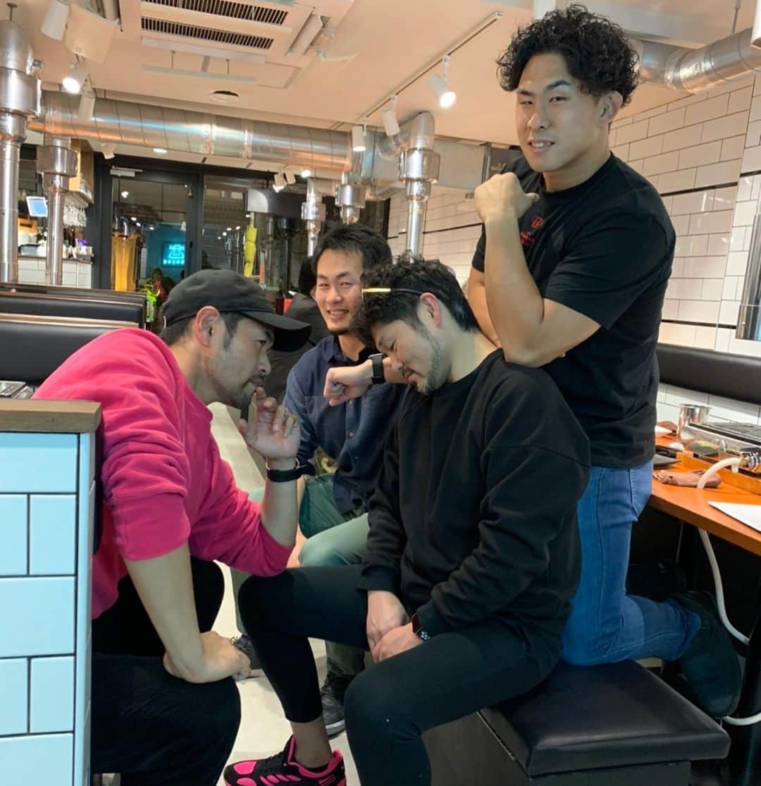 ニッチロー'さんのインスタグラム写真 - (ニッチロー'Instagram)「大将と  久しぶりの徳君と  初めましての福岡選手  ONE  TEAMな夜でした  #ラグビー日本代表  #ラグビー #徳永祥尭 選手 #福岡堅樹 選手 #ニッチロー' #oneteam」3月6日 10時54分 - nicchiro5.1