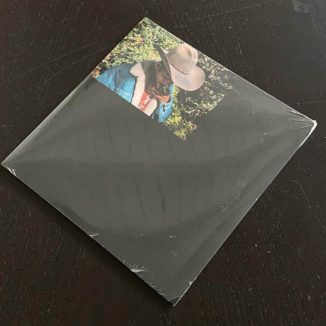 トロ・イ・モアのインスタグラム：「free ‘drip/way too hot’ 7” on all orders over $50 while supplies last :)」