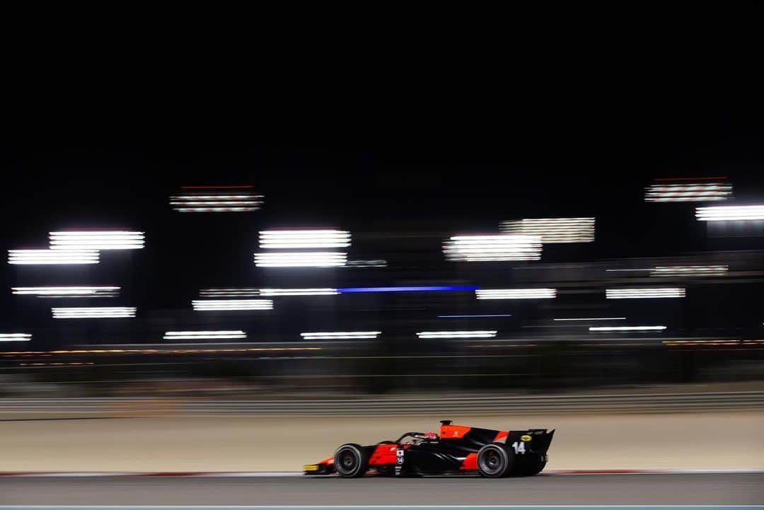 松下信治のインスタグラム：「🍊Shiny Orange in the dark night. What do you think ??✌️」