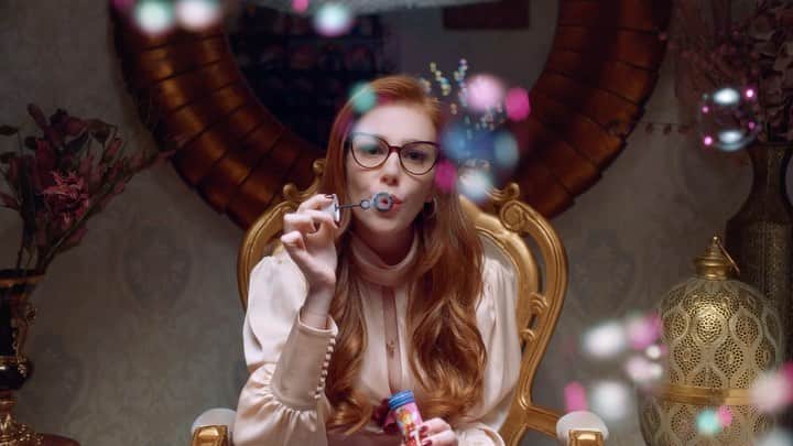 のインスタグラム：「İşte karşınızda 9 Kere Leyla’nın fragmanı!  Elmalar, tatlılar ve baloncuklarla dolu filmimiz 20 Mart’ta sinemalarda!  #9KereLeyla ….. #HalukBilginer #DemetAkbağ #ElçinSangu #FıratTanış #AlicanYücesoy #EzelAkay #contactfilmworks @contactfilmworks #BKM25  @bkmonline」