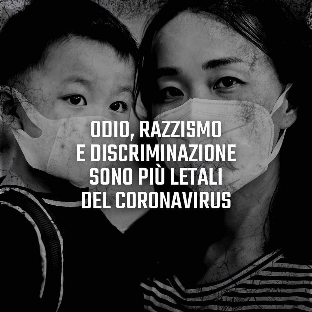 フェデリコ・ベルナルデスキのインスタグラム：「Un virus sta dominando le nostre paure. Ci terrorizza, limita la nostra libertà, ci fa disprezzare l’altro. Abbiamo chiuso i porti a chiunque, rintanandoci nella nostra fedele cerchia, criticando gli altri la mattina al bar o in coda al supermercato durante la folle corsa per accaparrarci l'ultimo inutile pezzo di pane, che deve essere il nostro e di nessun altro, manco fosse la fine del mondo. Abbiamo deciso di offendere, cacciare, allontanare. Abbiamo fatto morire donne e bambini, perché prima veniva la nostra sicurezza, la nostra ricchezza e poi le loro vite. E adesso siamo noi gli emarginati, siamo noi ad essere discriminati e cacciati, rinchiusi tra i confini di un Paese che soffre. Quando tutto questo finirà, ricordiamoci di questi giorni, di questa sofferenza, di questa isteria che ci ha trasformato in animali mossi solo dall'istinto di sopravvivenza, senza ragione, senza rispetto per nessuno. Ricordiamocelo poi, di come ci trasformano disperazione e paura di morire. Ricordiamocelo quando ad aver paura sarà qualcun altro, che chiede aiuto.  #Coronavirus #NoOdio #NoDiscriminazione」