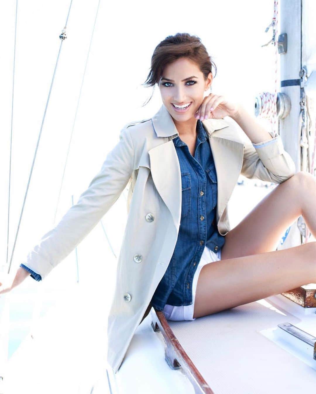 ドナ・フェルドマンのインスタグラム：「#tbt #lagunabeach #boatlife⚓️ @miraadwell_photo @jcrew」
