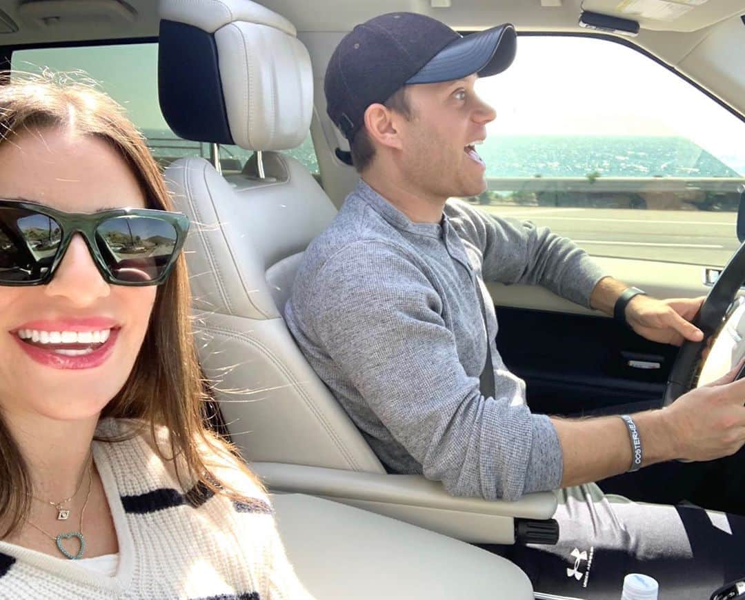 リア・ミシェルのインスタグラム：「One year ago we were driving up north for our wedding weekend! ✨ Now we are off on an adventure to celebrate! I love you Z! 💕」
