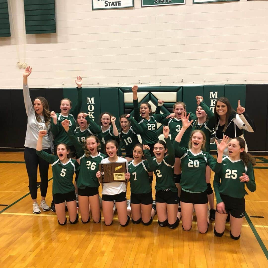 ブライアン・バリントンのインスタグラム：「The 7th grade Mokena Meteors won their first Volleyball Regional title in 14 years! Way to go girls! #prouddad」