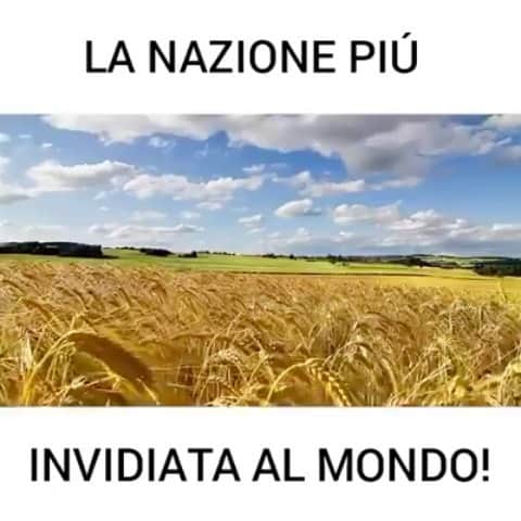 ロベルト・マンチーニのインスタグラム：「La più bella nazione al mondo  #italia #italy💚🤍❤️ 🇮🇹🇮🇹🇮🇹🇮🇹🇮🇹🇮🇹🇮🇹」