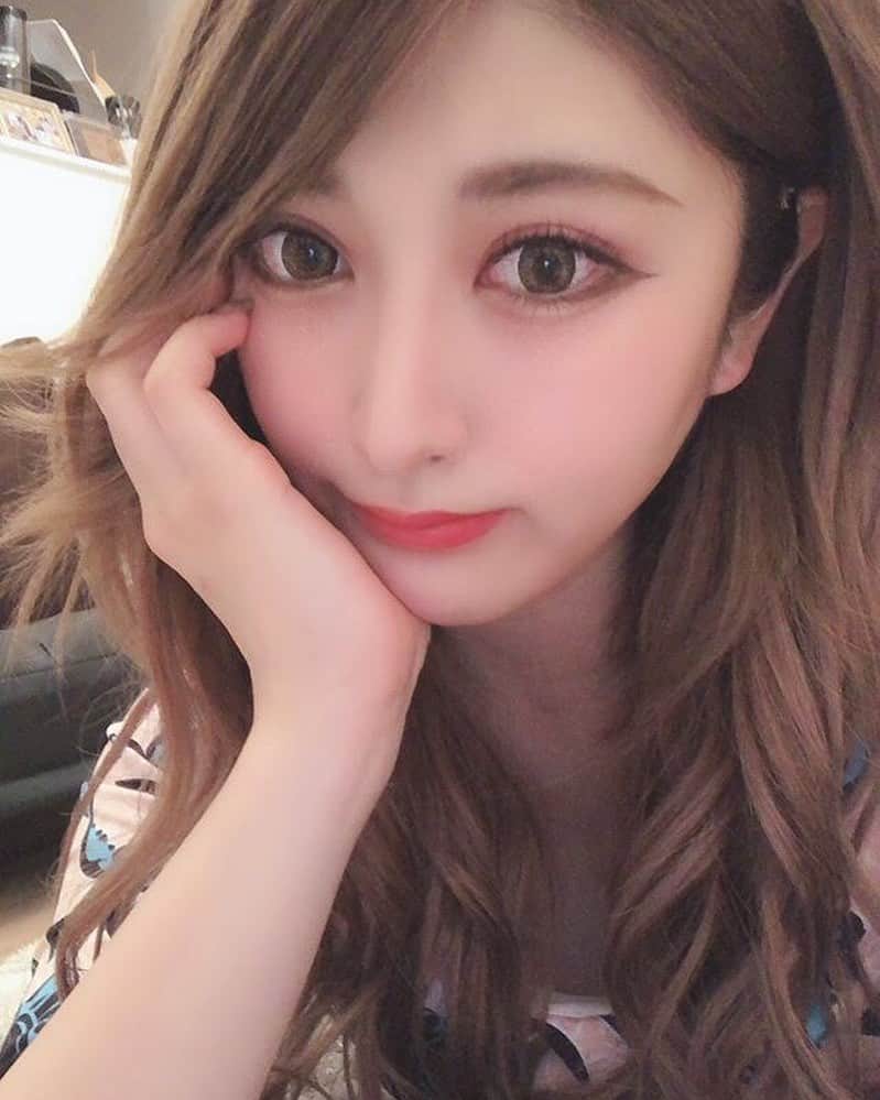 神出鬼没の【キャバ図鑑】のグルメインスタ