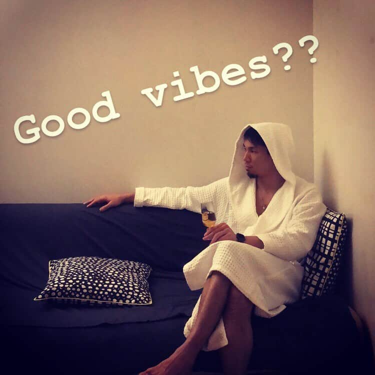 福澤達哉のインスタグラム：「*** Japanese fan gave me special gift. But... I have never used a bathrobe. It’s not very common in Japan. Anyway...Is it OK like this??lol #ファンの方からの頂き物 #バスローブ #33歳成人男性 #恥をかなぐり捨てた自撮り #自撮りの集大成 #ここまできたら怖いものなんてない #なにしてんねん #生まれて初めて #ひとり言で自分にツッこむ #バレーボールせぇ #リーグもいよいよ終盤 #これまで多くの日本人の方が #応援に来てくださいました #おかげさまで #日本食富豪になりました #日本食富豪てなに？ #チャオ」