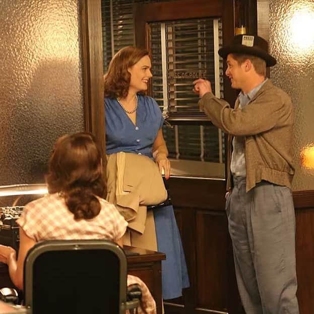 マイケル・グラント・テリーのインスタグラム：「Clearly I was telling a very funny story. This feels like yesterday and also 10 years ago... #bones #tbt #emilydeschanel #dreamoflife」