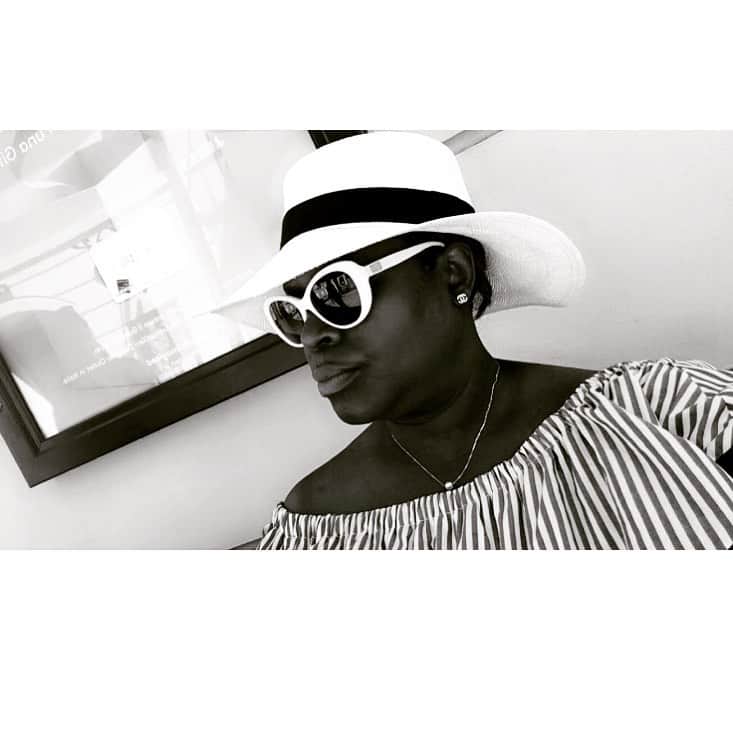 Rettaのインスタグラム：「#TBT to when I was living my best life in this hat in Napoli. • If you have a passport, take advantage of that privilege. I mean, maybe once things cool down Covid-19-wise.」