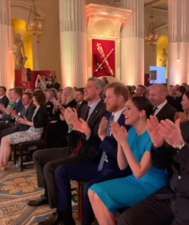 英ヘンリー王子夫妻のインスタグラム：「Tonight in London, for their third consecutive year, The Duke and Duchess of Sussex attended the annual Endeavour Fund Awards, which celebrates the achievements of those veterans injured in service who have taken part in remarkable sporting and adventure challenges over the last year.  By choosing to take on what seems impossible, these men and women not only set goals for themselves but have also inspired millions of people around the world.  These annual awards bring together The Duke and The Duchess alongside wounded, injured and sick Service personnel and veterans as well as their families, friends and supporters of the military community. The Duke, who founded the @EndeavourFund, spoke on the night: • “The Endeavour Fund came from seeing the gaping hole that can be left after taking off that uniform.  The power that sport and adventurous challenge plays in recovery, yes; but most of all - the chance to be part of a team again while attempting to achieve unthinkable challenges - as if being shot or blown up wasn’t enough, you guys continue to impress, inspire and challenge what it means to have a life changing injury.” • Since its launch in 2012, the Endeavour Fund has supported 108 projects that have directly assisted over 6,000 of those injured in service.  Congratulations to all those who participated in endeavours over the last year and inspired others to push the boundaries of what’s possible! #EndeavorFundAwards」