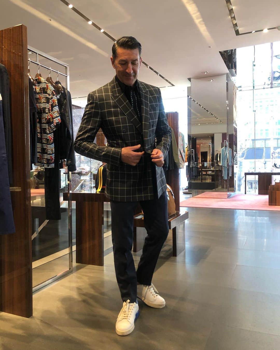 パンツェッタ・ジローラモのインスタグラム：「I enjoyed myself#play #with #clothes #dolceandgabbana #and  #i #get #blackdenim #すばらしい #」