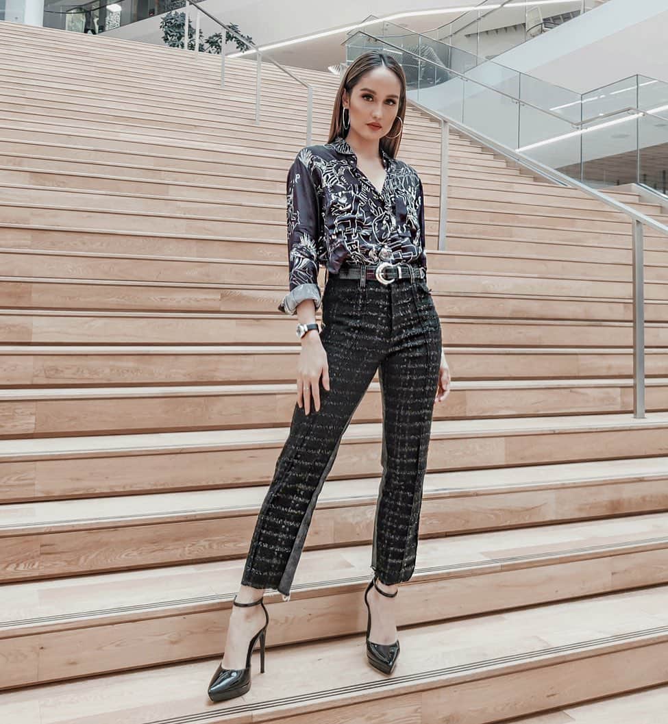 Cinta Lauraさんのインスタグラム写真 - (Cinta LauraInstagram)「Not my usual style, but feeling very confident! 😎 • • What do you guys think of this look?  #kiehlers #cintalaurakiehl」3月6日 9時10分 - claurakiehl