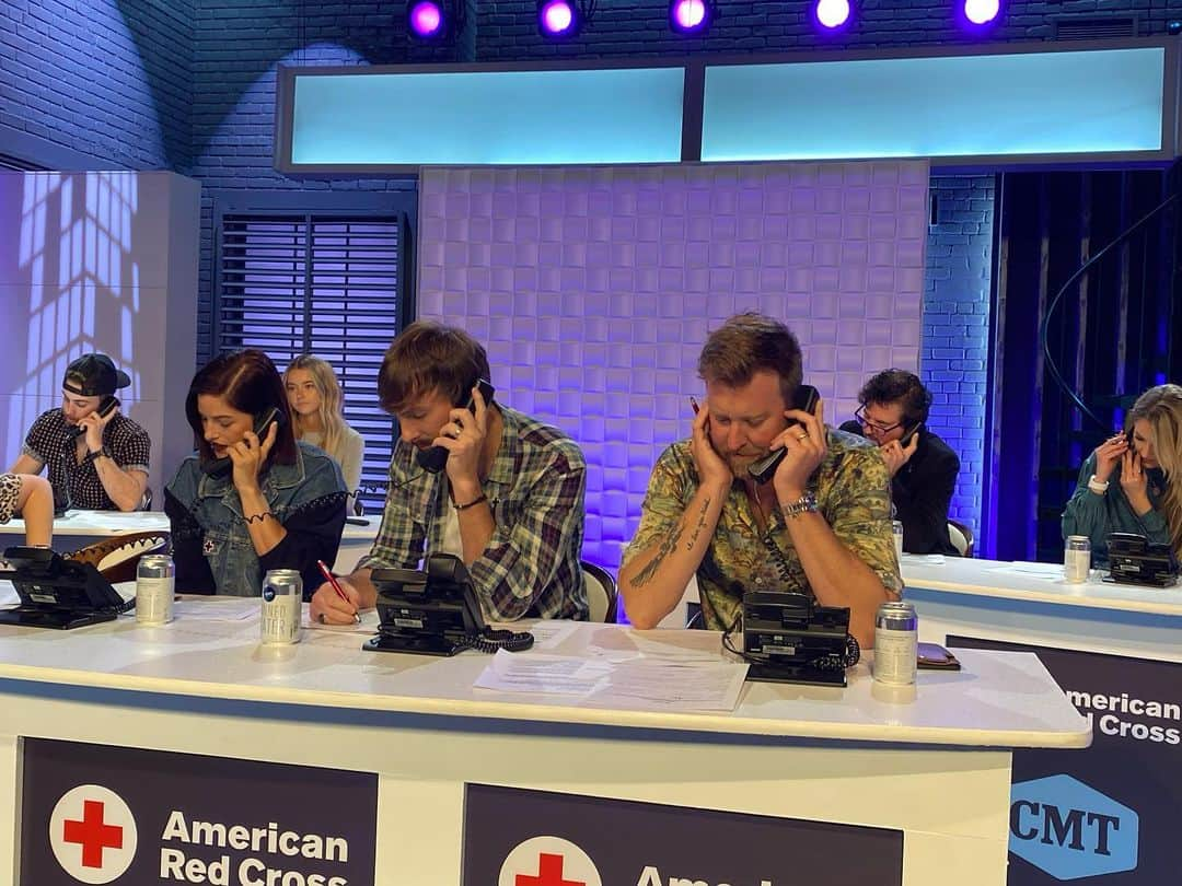 キャサディー・ポープさんのインスタグラム写真 - (キャサディー・ポープInstagram)「Call 833-585-0179 to donate to the @americanredcross to benefit the Nashville Tornado relief. Lines will be open until 7pm CST. You never know who might answer 😉 let’s Rebuild Tennessee together! If you miss the telethon, you can still donate to RedCross.org」3月6日 9時04分 - cassadeepope