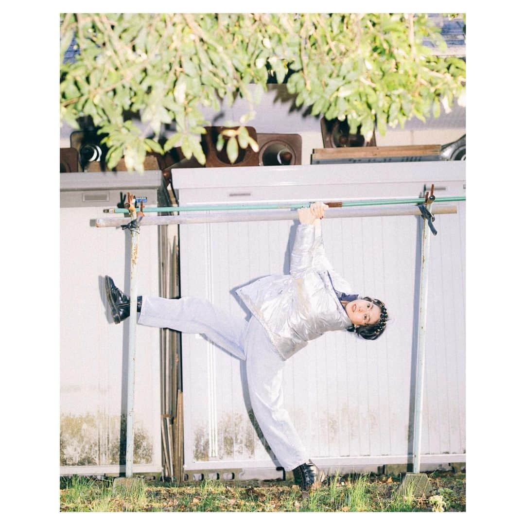 石橋穂乃香のインスタグラム：「すごい！ 楽しみにしていたこととか、何もかもなくなって、ひ！ま！だ！ こんな大声でひまだ！と言える機会もそうそうないぞ。  一人でも感染する人が増えないことを祈り、一日でも早く事態が終息に向かうことを願い。 あと不安や恐怖に心を脅かされすぎないように、普段より多めに思いやりあって。  最善の注意をしながら、食べて、寝て、暖まって、ケラケラ笑いましょう！ Photo by @pppanchiii  Hair&Make Up by @karly_hairmake」