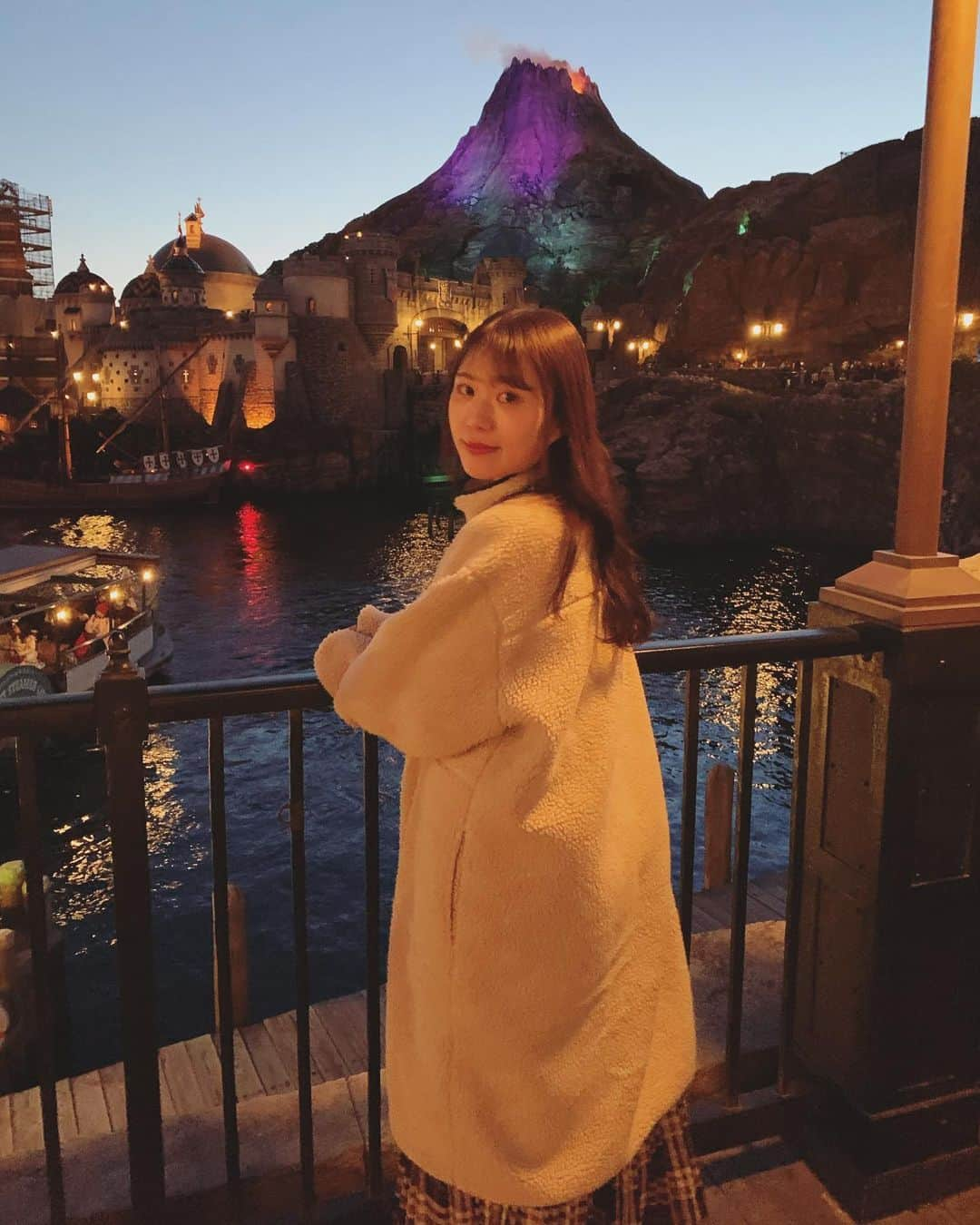 平崎里奈さんのインスタグラム写真 - (平崎里奈Instagram)「インスタ更新しなすぎだわよね。 うん、あたいも思ってた。 (2枚目はともだちとのツーショットだよ)  #disneysea #tds #tdsディズニー写真部 #disney #disneyresort #tdr #disneygram #disneyphoto #disneyphotography #gravureidol #グラビア #グラビアアイドル」3月6日 20時21分 - hirasakirina