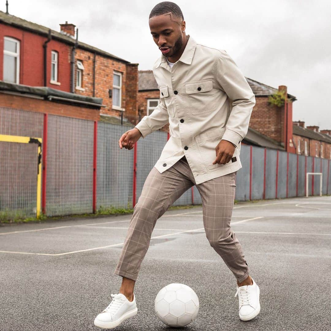 ラヒーム・スターリングさんのインスタグラム写真 - (ラヒーム・スターリングInstagram)「Kicking some⚽ with @HM_Man. Spring look on point! 🙌 #HMMan #Ad」3月6日 18時56分 - sterling7