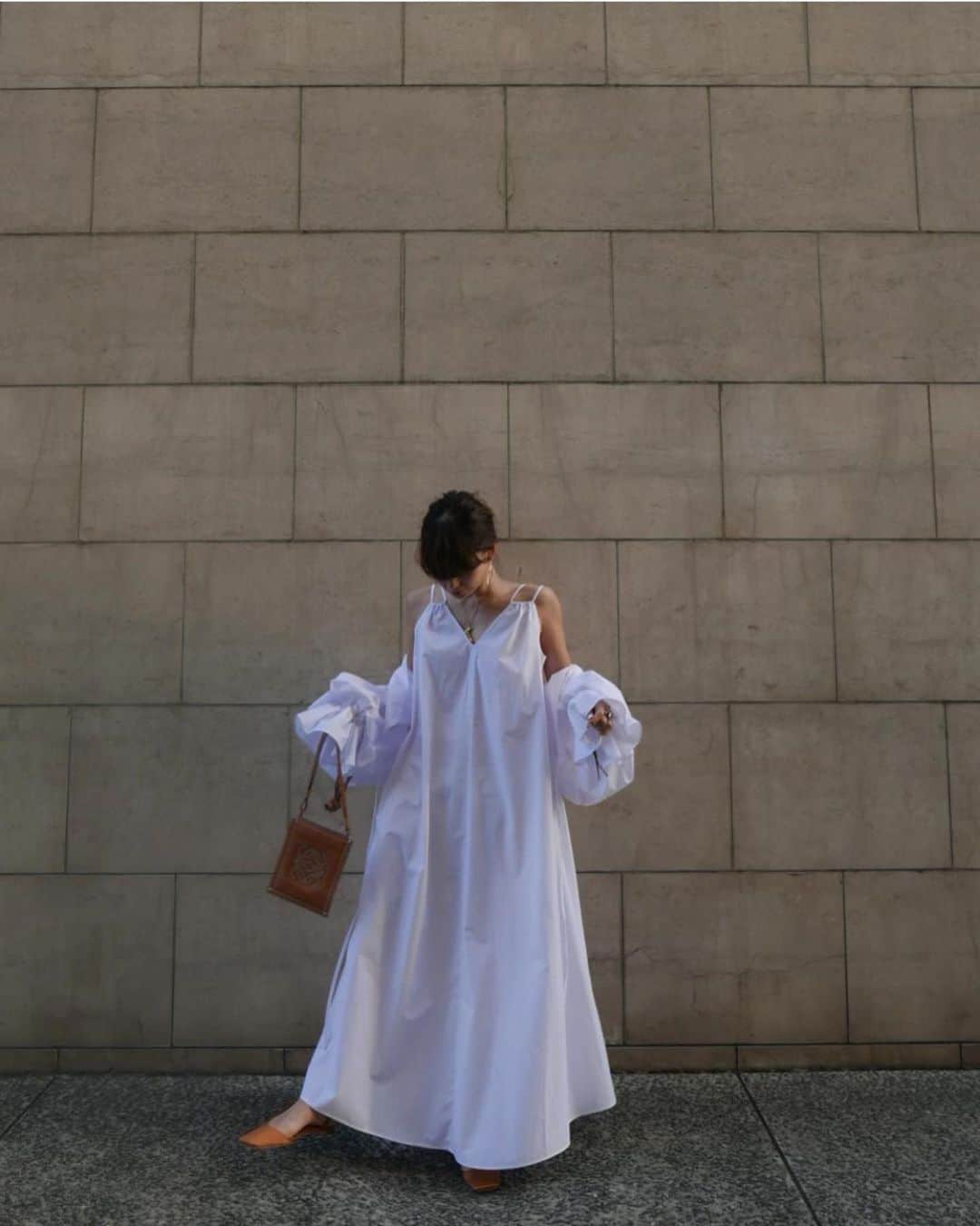 JUNNAのインスタグラム：「【再販のお知らせ】  この春最多の再販リクエストをいただいた  カシュクールボレロ×キャミワンピース SET  @etretokyo オフィシャル、店舗、ZOZOTOWN店、ELLESHOPと一瞬で完売してしまったワンピース。  まさか、こんなに沢山のリクエストをいただくとは 夢にも思っておらず、 自分が"絶対可愛い"と貫いたお洋服を 皆さんに共感していただけたと思うだけで嬉しいです🙏  このお洋服はSpring Collectionの中でも ETRÉ TOKYOとして強く打ち出したいと思っていたお洋服。 でも、少し難しいかな...と悩んだだけに、 こうして再販のお声をいただき、再販できることが とても、とても嬉しいです。 (大きな声で🗣)ありがとうございます。  オフィシャルHPでは 3月7日12:00〜3月8日23:59での再販となります。  店舗では 3月7日〜3月8日  また数量には限りがございますので 予めご了承ください。  沢山のリクエストをいただきありがとうございました🙏  #2020etre_ss#etretokyo#ドレス#レースワンピース #お呼ばれコーデ #お呼ばれヘア #お呼ばれドレス #お呼ばれ #お呼ばれワンピ#春コーデ #春服#156cm #カジュアル#カジュアル #大人カジュアル #大人コーデ#156cm#Sサイズ#春」