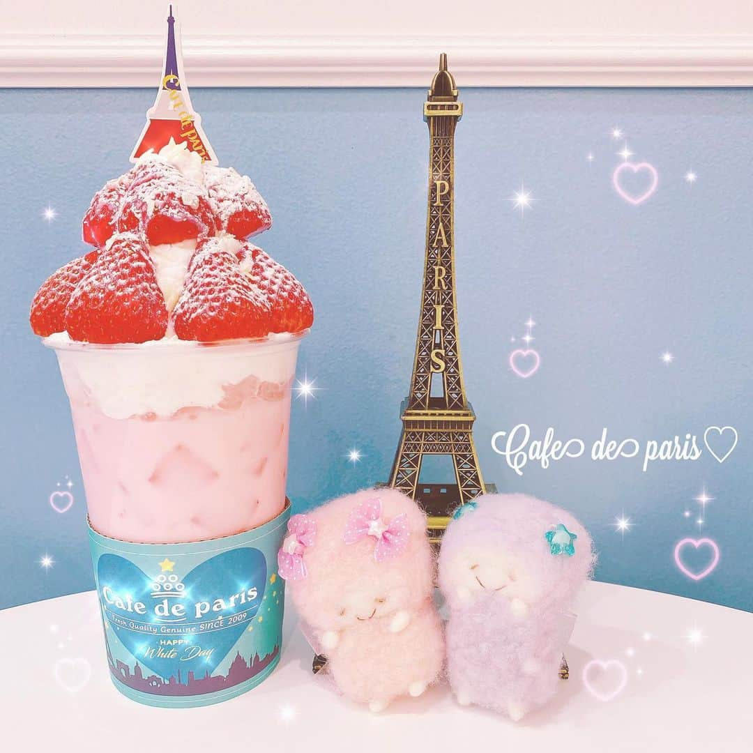 伊藤芽衣さんのインスタグラム写真 - (伊藤芽衣Instagram)「Cafe de paris ﻿ （@cafedeparis_japan ）﻿ ラフォーレ原宿店♡﻿ ﻿ ホワイトデー限定ボンボン❤️﻿ 【ラブリーボンボン】が﻿ 販売中…！﻿ ﻿ #ゆめのか　のいちご🍓に﻿ ﻿ コンデンスミルクと﻿ ホワイトチョコレートをトッピング！﻿ ﻿ ぴんくのドリンク部分は﻿ いちごヨーグルトなので﻿ ﻿ 甘すぎずおいしく﻿ いただけたよ♡﻿ ﻿ カフェドパリさんのスイーツは﻿ いつもご褒美感がすごい♡﻿ ﻿ 久しぶりにスイーツいただいて﻿ しあわせ♡﻿ ﻿ #カフェドパリ #cafedeparis ﻿ #カフェドパリ公認インスタグラマー﻿ #カフェドパリ原宿店 #カフェドパリジャパン﻿ #韓国スイーツ #スイーツ女子 #スイーツ部﻿ #カフェ巡り #めいちカフェ巡り #原宿カフェ﻿ #スイーツ巡り #ラフォーレ原宿﻿ #フルーツボンボン #東京スイーツ ﻿ #フォトジェニックカフェ ﻿ #いちご　#いちごスイーツ」3月6日 19時14分 - itoumei