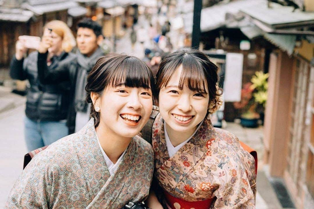 asoview! のインスタグラム：「× うっちー（@uttttti_23 ） 着物を着て京都を散策👘 . 着物を身に纏うと、非日常感が増して、 いつも以上に京都観光を楽しめますよ♪ . #アソビュー で想い出を共有しよう！ 素敵な投稿はストーリーズやウォールでご紹介します✨✨ . #ダレカニミセタイフウケイ #ダレカニミセタイケシキ #ファインダー越しの私の世界 #ファインダー越の風景  #カメラ女子  #国内旅行 #国内旅行好き #インスタ探検隊 #日本再発見 #キリトリセカイ #広がり同盟 #旅行女子 #旅行女子と繋がりたい #kiomono #着物 #着物女子 #京都 #京都観光 #その瞬間に物語を #幸せな瞬間をもっと世界に #何気ない瞬間を残したい #何気ない風景 #休日の過ごし方 #週末の過ごし方  #ダレカニミセタイケシキ #旅行好きな人と繋がりたい #tokyocameraclub #art_of_japan_ #team_jp_」