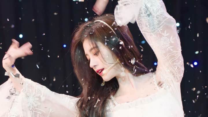 ジュー・ジンイー（キクちゃん）のインスタグラム：「❄️👭👭👯‍♀️💃🏻🤟🏻」