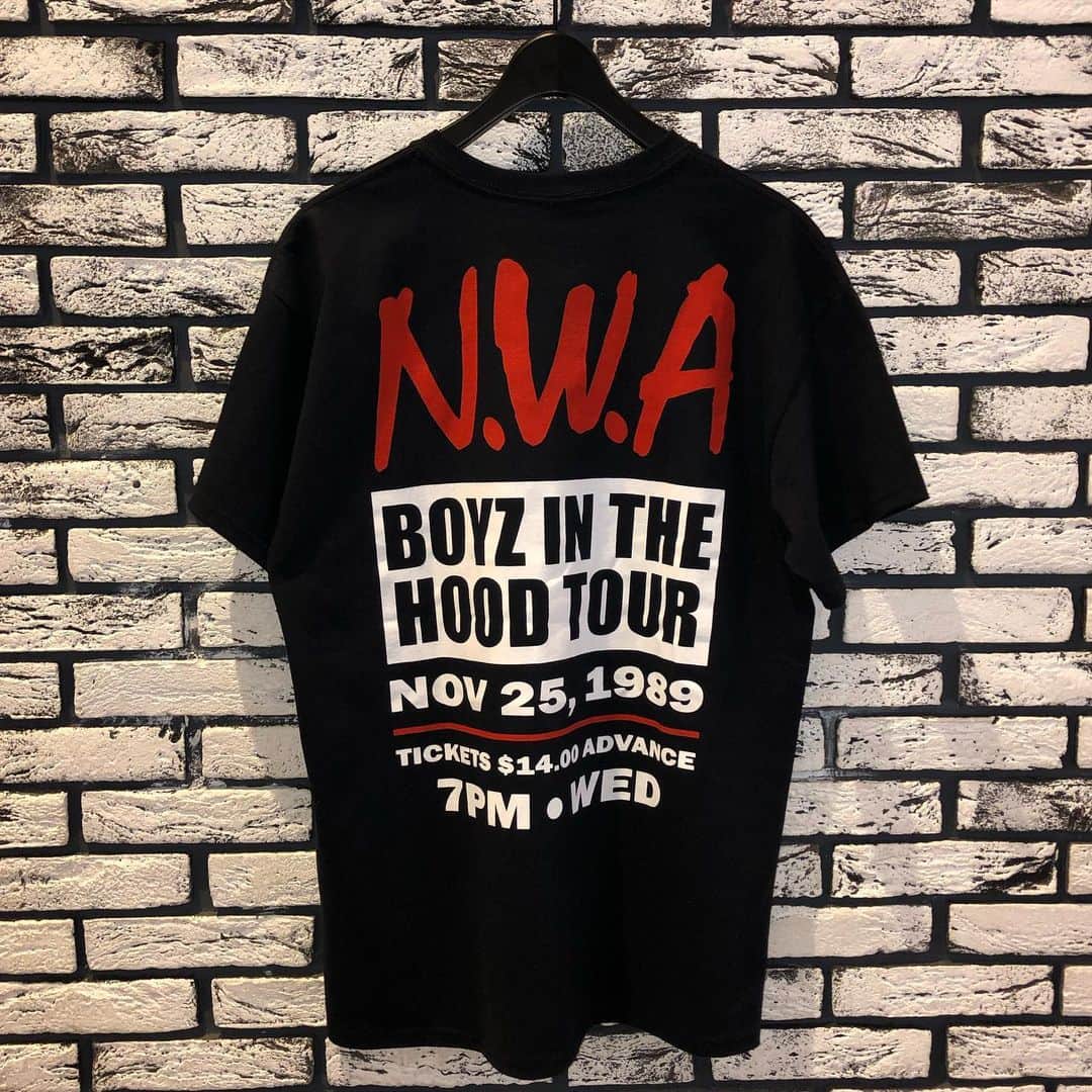 GROW AROUNDさんのインスタグラム写真 - (GROW AROUNDInstagram)「NWA BOYZ IN THE HOOD TOUR Tシャツ入荷しました🔥✨ . 🗽DiverCity🎡 11:00〜20:00 . #growaround #growaroundnewarrivals #growarounddivercity #nwa #boyzinthehood」3月6日 19時35分 - growaround
