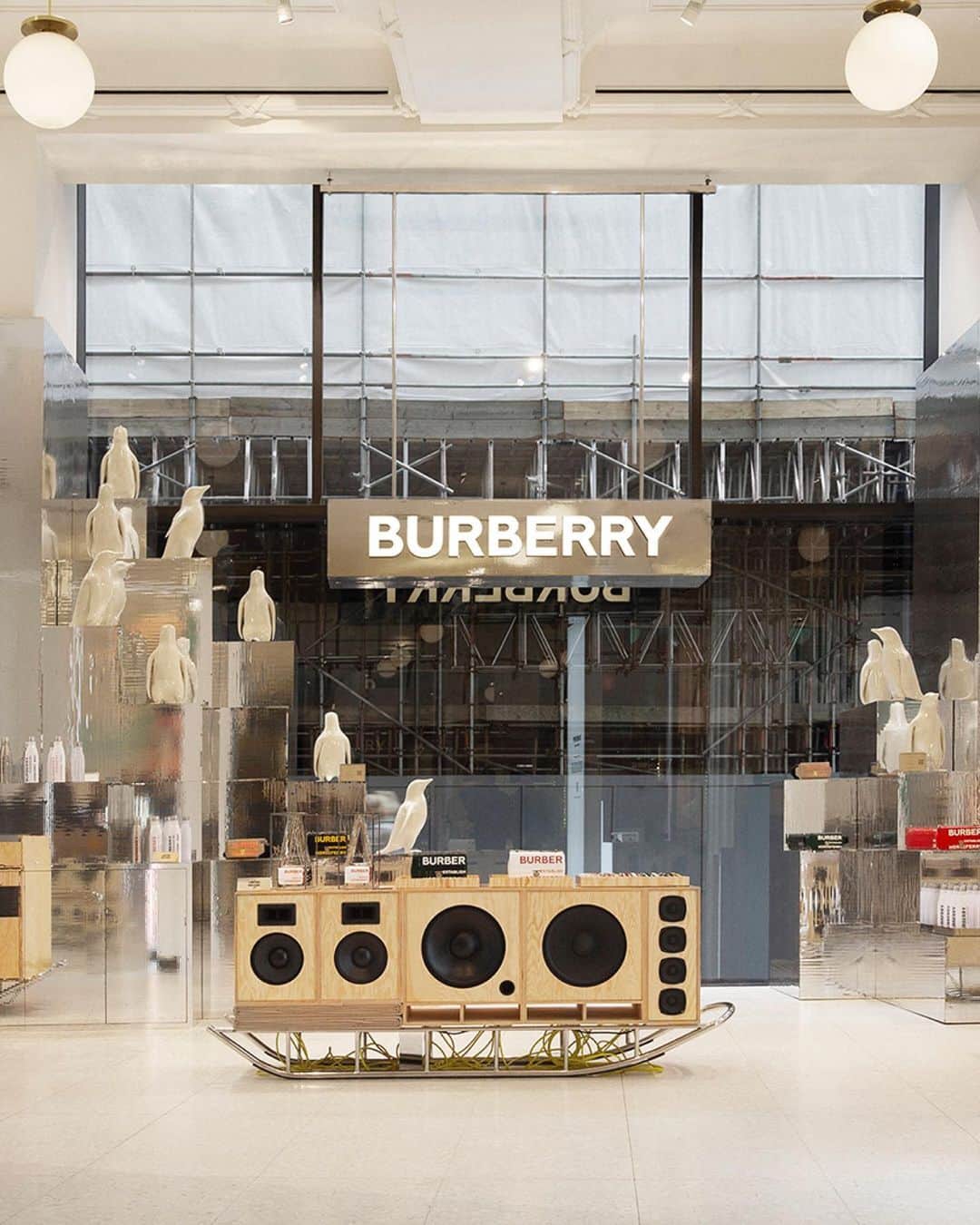 Burberryさんのインスタグラム写真 - (BurberryInstagram)「Introducing Burberry at The Selfridges Corner Shop . A unique installation showcasing our rich history of supporting discovery, exploration and music. Discover limited-edition pieces – from the quilted #LolaBag in optic white and iconic Selfridges yellow, to accessories from #RiccardoTisci’s new #BurberrySpringSummer20 collection . Visit Burberry at The Selfridges Corner Shop until the 29 March and bring the penguins to life through our immersive augmented reality experience . #BurberryxSelfridges」3月6日 19時43分 - burberry