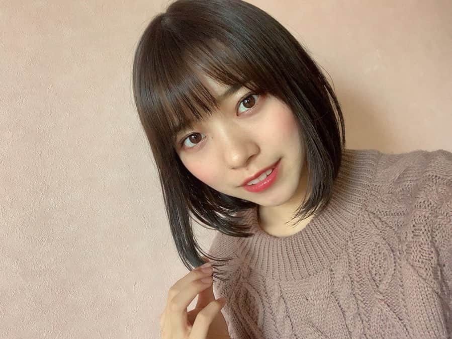 横山キラのインスタグラム：「1回ボブにしてみたくてボブにしてみた！﻿ 自撮り苦手だから練習中。﻿ スワイプしたら可愛い子🐶いるよ！﻿ ﻿ ﻿ ﻿ ﻿ ﻿ #ボブ #ボブヘア #黒髪ボブ #サロンモデル #メイク #おしゃれさんと繋がりたい #ポートレート #被写体 #サロンモデル東京 #トイプードル #自撮り﻿」