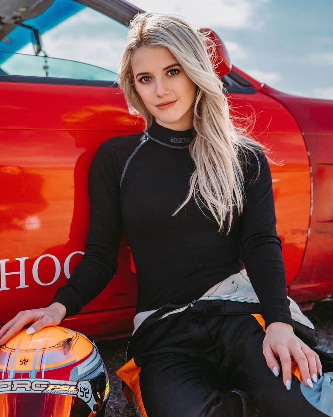 Lindsay Brewerのインスタグラム：「Getting back behind the wheel this weekend and couldn’t be more happy😁🏁」