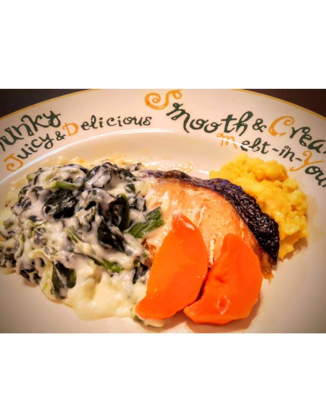 REIKAさんのインスタグラム写真 - (REIKAInstagram)「. 忙しい毎日にゆとりを❤ 身体思いの冷凍惣菜屋さん @fitfood_home の美味しいお料理紹介するね(◍•ᴗ•◍)✧*。 . 今日はサーモンのフローレンス風✨ 良質なたんぱく質がたっぷり含まれているサーモン&抗酸化力の高いほうれん草✨ この組み合わせ最高に好き❤ . どれもお⾁やお⿂がメインのお料理ばかり★ チンしたらそのまま食べれてお手軽で凄く美味しいしレパートリーもおしゃれ✨✨ 是非皆も食べてみてねー❤ . . #fithomefood」3月6日 12時09分 - reika_japan