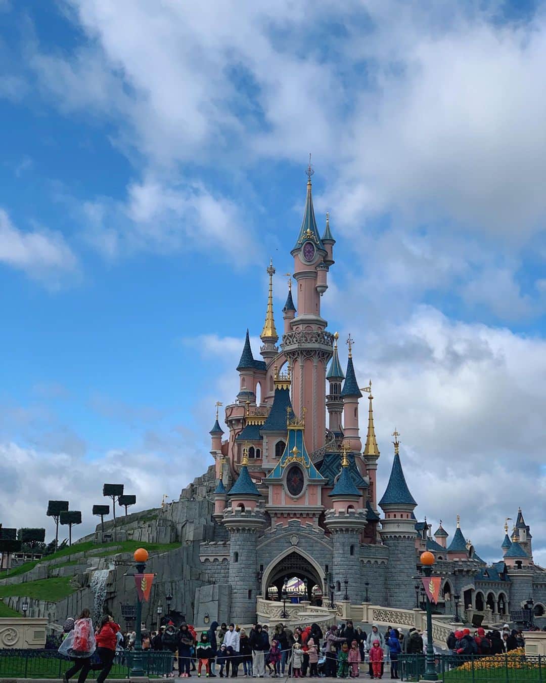 karen okajimaさんのインスタグラム写真 - (karen okajimaInstagram)「ㅤㅤㅤ  ディズニーランドパリのショーに感動😭✨ これはまた絶対見たい！！ ㅤㅤㅤ  #ディズニーイルミネーションズ #DisneylandParis #ディズニーランドパリ  #フランス #フランス女子旅 #Disney #おかじ旅行記 #France #ディズニー  #フランス旅行 #Paris #岡島かれん #DLP」3月6日 12時10分 - karenokajima0318