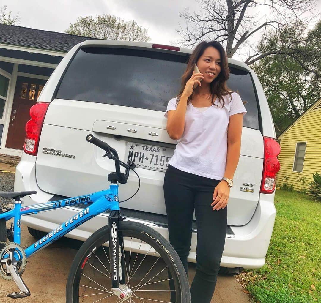飯端美樹のインスタグラム：「数日前からアメリカのヒューストンに来てます🇺🇸 海外では欠かせないSIMカード📱 今回アメスマを利用させて貰ったのですが、日本にいながら契約、受取ができ、ギリギリの注文だったにも関わらず日本語で丁寧な対応、速達で届けてもらえました🙇🏽‍♀️ 日本でお使いの携帯(スマホ)がアメスマに対応していれば、SIMカードを入れ替えるだけ！ アメリカに観光、留学などされる方はぜひ"アメスマ"で検索してみて下さい✨ #bmxlife」