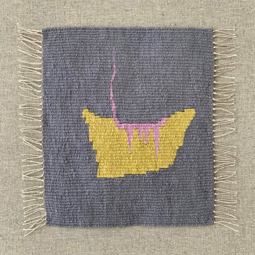 タヴィ・ゲヴィンソンさんのインスタグラム写真 - (タヴィ・ゲヴィンソンInstagram)「Tapestries by my mom, Berit Engen, from her show now up @oakparklibrary - from a series of over 550 tapestries that she has been working on since I was 8!! 🕷🕸🕷🕸🕷🕸」3月6日 12時33分 - tavitulle