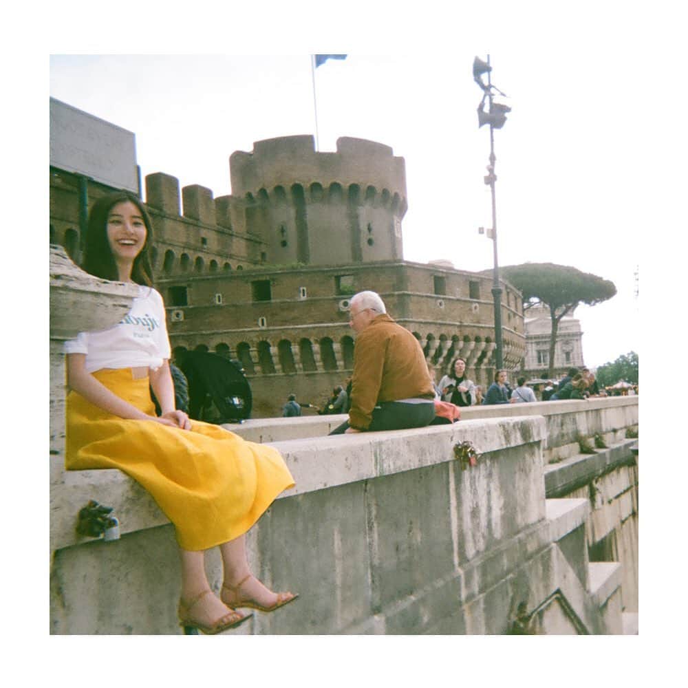 新木優子2nd写真集『honey』公式のインスタグラム：「Blu-ray『Making of ハニー』  発売まであと3日！  すでに初回限定版を買って 見ていただいた方から 素敵な感想も いただいております！ ありがとうございます😊  2nd写真集『honey』の 撮影中のオンの表情だけでなく、 移動中やお買い物中、 食事中にも ビデオカメラが密着🎥 ゆんぴょの素顔が たっぷり詰まっています❤︎ #honey #新木優子 #yunpyo  #ゆんぴょ #ハニー #メイキング映像 #Blu-ray #Makingofハニー」