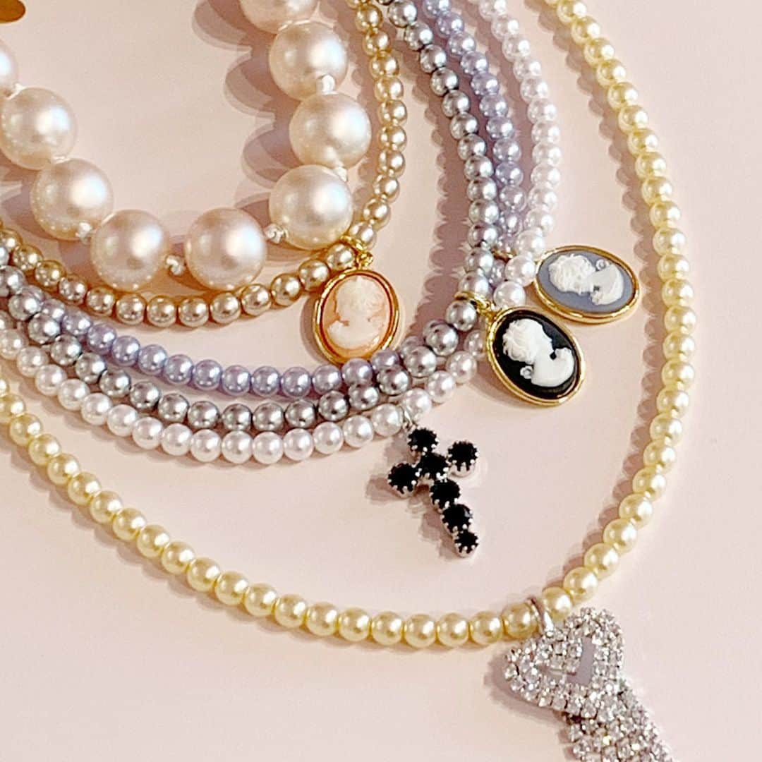 タリナ タランティーノのインスタグラム：「New! #Pearl layered necklaces ✨ Handcrafted in Los Angeles @thesparklefactory #madeinusa #madeinamerica」