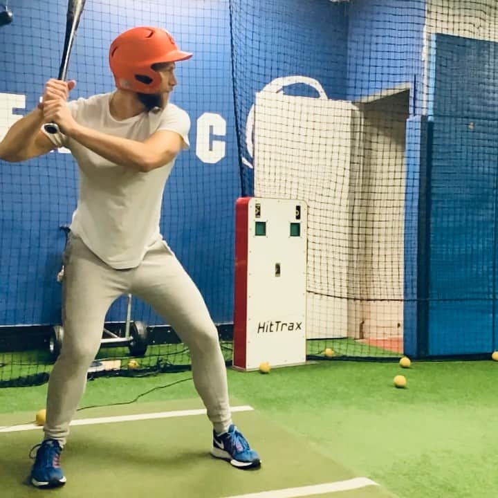 パトリック・J・アダムスのインスタグラム：「Sluggers #TakeMeOut @2stnyc @thebaseballcenternyc」