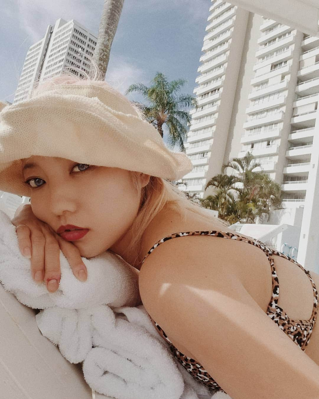 小林レイミさんのインスタグラム写真 - (小林レイミInstagram)「Could y lend me a hand for massage??🏖️ #poolday #beachtime #bikini #summermood #vacation #summerlook #makeup #vacationmode」3月6日 12時51分 - _reimi._____