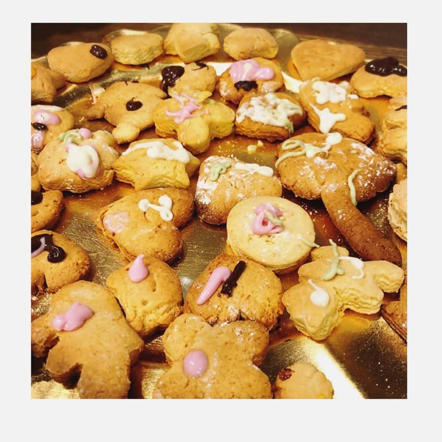 安めぐみさんのインスタグラム写真 - (安めぐみInstagram)「ちょっと前にお友達のお家で子供達がクッキー作りを🍪 楽しそうでした😊 #クッキー作り #美味しかったです✨」3月6日 12時52分 - yasu_megumi_official
