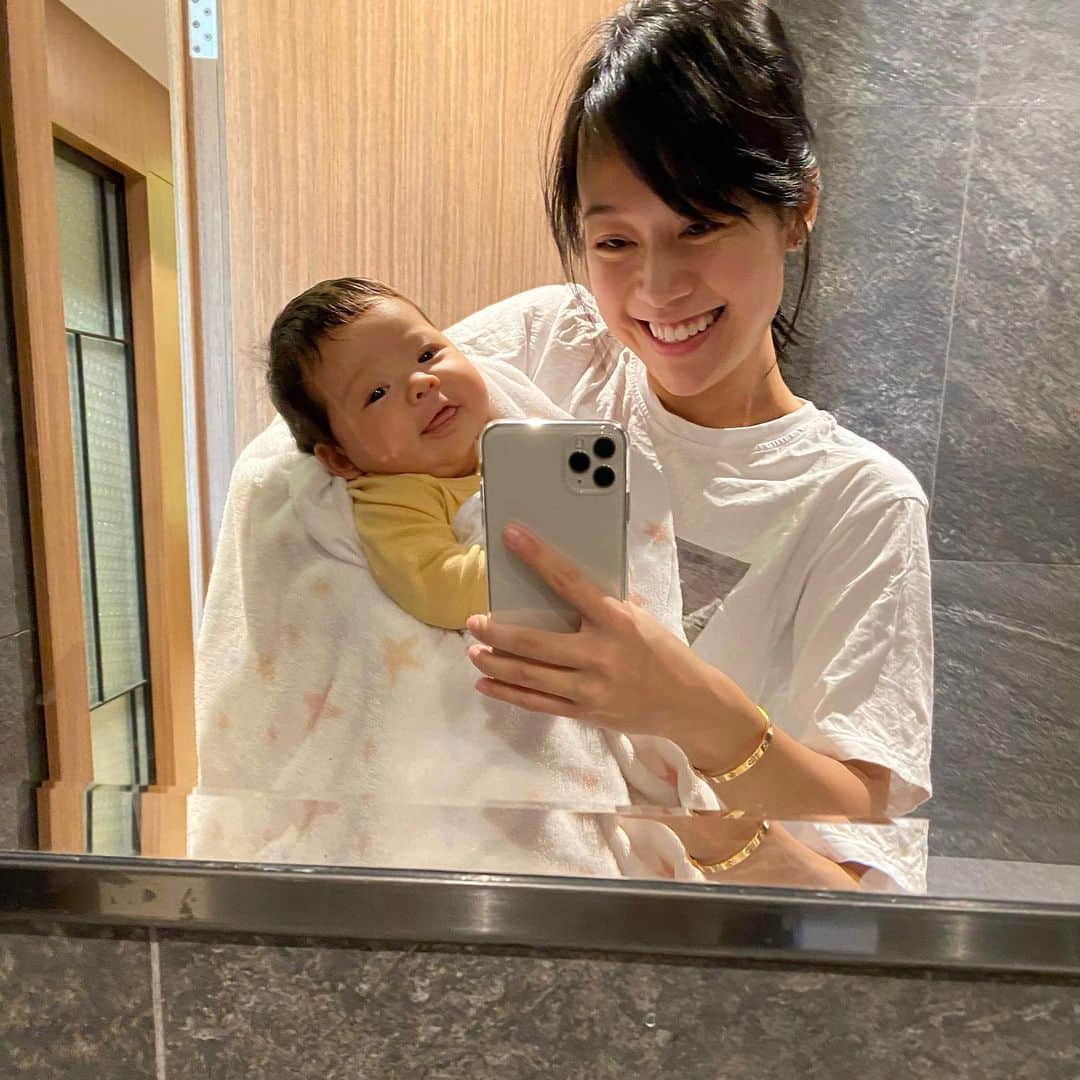 ジャクリーン・ウォンのインスタグラム：「室內永遠都係晴天☀️👶🏻」