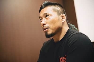 のインスタグラム：「リラックスモード...😌⁉️ #njpw #prowrestling」