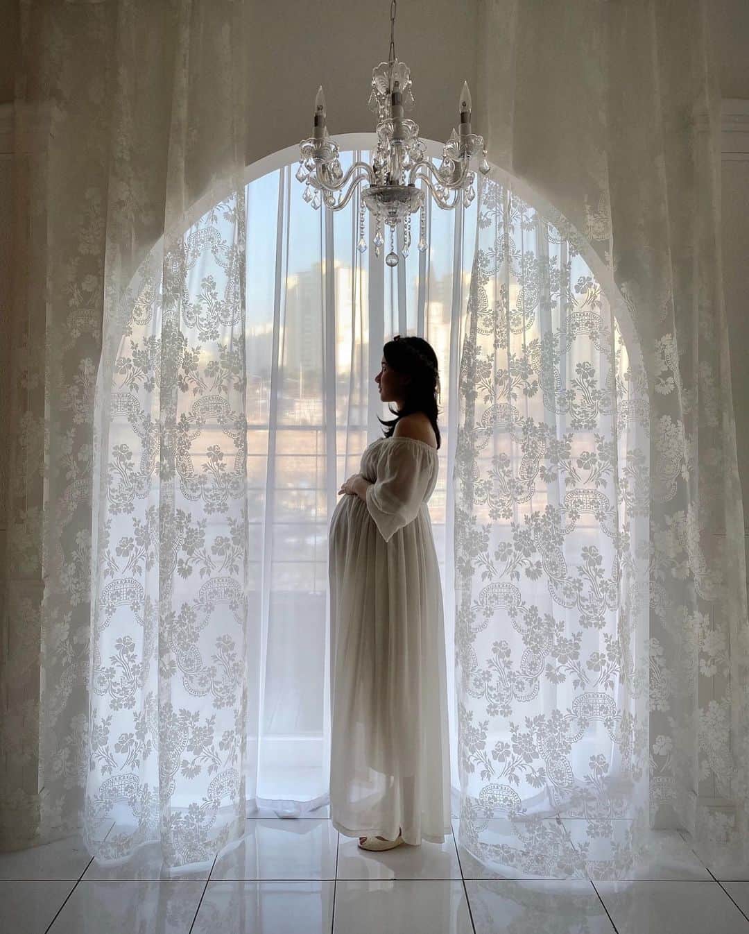 チョ・ミニョンさんのインスタグラム写真 - (チョ・ミニョンInstagram)「사진 좀 골라주세요 ;) 울 새언니랑 탄탄이 만삭 찍어준 건데 이중 영상에 넣는다고 해서 뭐가 제일 예뻐요? 🌷 - #만삭 #포토조」3月6日 13時16分 - xxjominxx