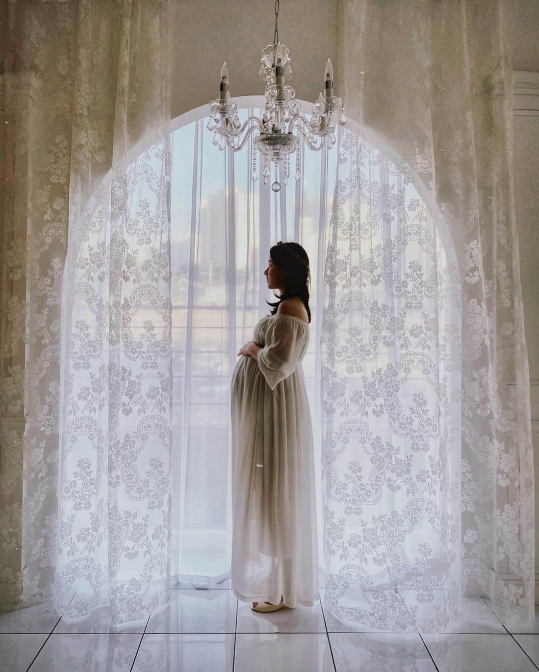 チョ・ミニョンさんのインスタグラム写真 - (チョ・ミニョンInstagram)「사진 좀 골라주세요 ;) 울 새언니랑 탄탄이 만삭 찍어준 건데 이중 영상에 넣는다고 해서 뭐가 제일 예뻐요? 🌷 - #만삭 #포토조」3月6日 13時16分 - xxjominxx