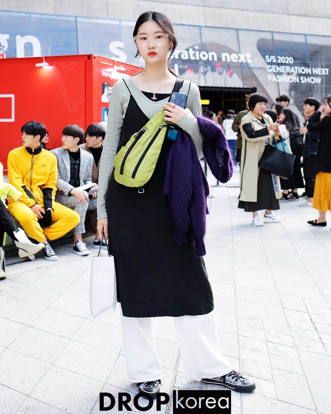 Droptokyoさんのインスタグラム写真 - (DroptokyoInstagram)「KOREA STREET STYLES #🇰🇷 @drop_korea  #streetstyle#droptokyo#streetscene#streetfashion#streetwear#streetculture#fashion#shibuya#film#korea#서울패션위크#sfw#오오티디#패션스타그램#morethandope #portrait#seoulFashionWeek#가로수길#이태원#사진  Photography: @abeasamidesu @yuri_horie_」3月6日 13時28分 - drop_tokyo