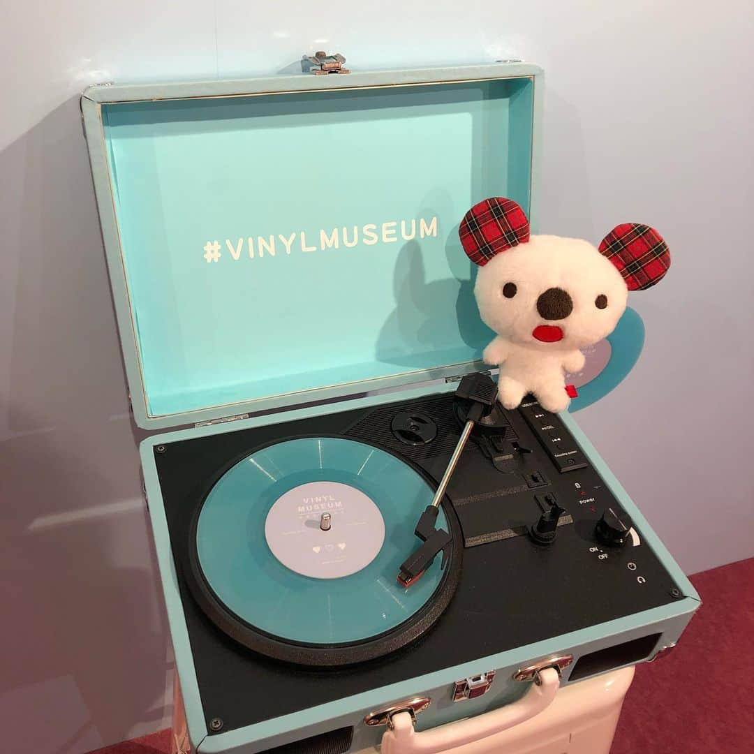 福岡パルコさんのインスタグラム写真 - (福岡パルコInstagram)「【VINYL MUSEUM 本日よりスタート】 フォトジェニック・イベント「VINYL　MUSEUM」開催！九州初上陸の本イベントは、７つのイベントブースがフォトジェニックなアートで彩られ、来場者自らがブースに入って写真を撮ることで作品が完成する、そんな「SNS映え」に特化しています！  期間 ：2020年3月6日(金)～4月5日(日) 会場 ：本館8階 パルコファクトリー 時間 ：10:00～20:30（最終日は１８：００閉場） ※入場は閉場の３０分前まで  入場料 ： 大人（中学生以上)当日券…800円（税込） 大人前売券…700円（税込） 小人（小学生以下)当日券…500円（税込） 小人前売券…400円（税込） ※前売り券ペア割（セブンチケット限定） …６５０円/大人１名 ※前売り券グループ（３人）割（セブンチケット限定） …６００円/大人１名 ※当日券ペア割 …７５０円/大人１名 ※セブンチケットまたは窓口にて申告 ※当日券グループ割（３人以上）…７００円/大人１名 ※セブンチケット（３人券のみ）または窓口にて申告  #福岡パルコ #パルコ #ビニールミュージアム #vinylmuseum #インスタ映え #カメラ好きな人と繋がりたい #写真好きな人と繋がりたい」3月6日 13時40分 - parco_fukuoka_official