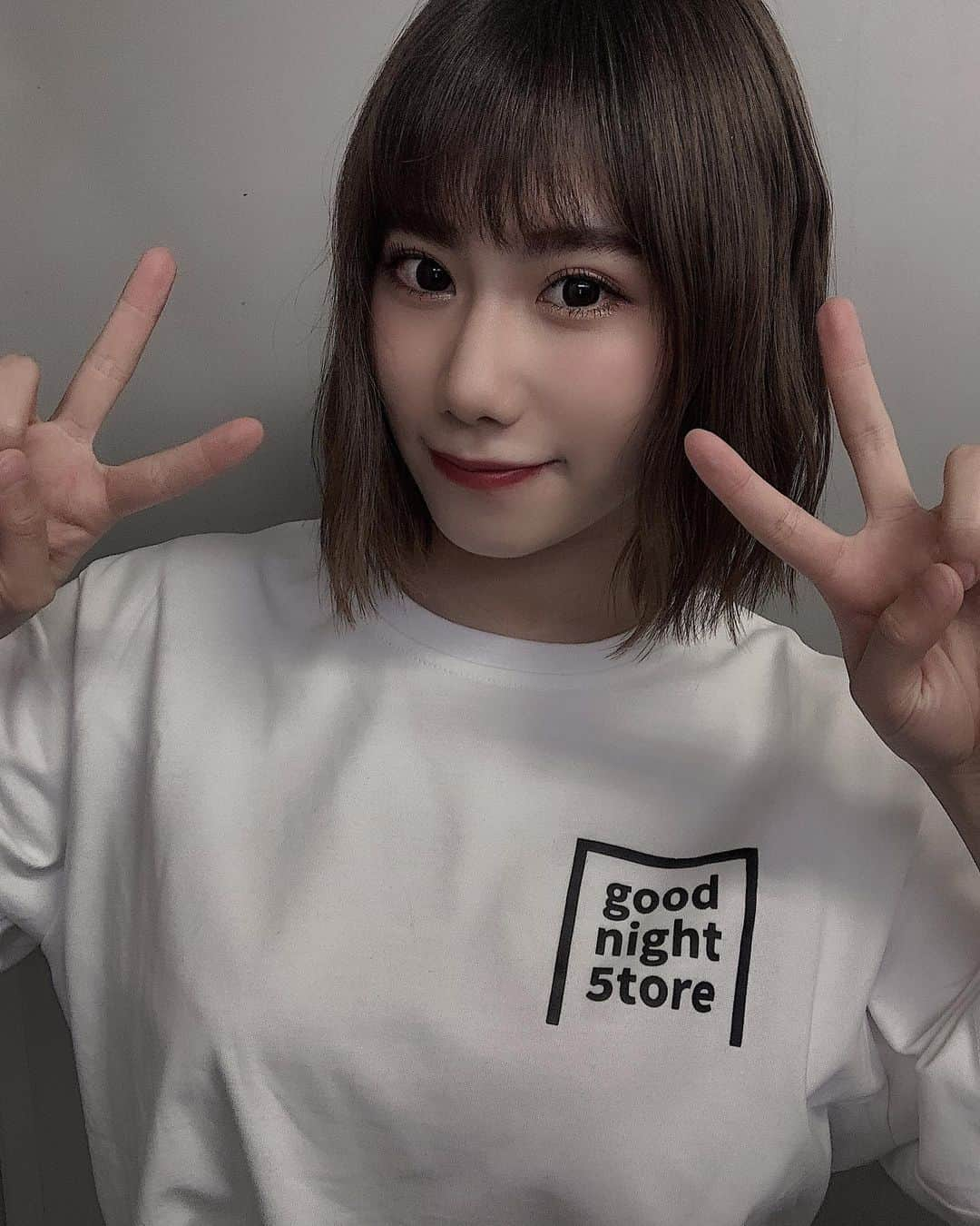 石田優美さんのインスタグラム写真 - (石田優美Instagram)「﻿ ﻿ ﻿ ☺︎💜🖤﻿ ﻿ ﻿ ﻿ Tシャツの丈感が個人的に好きで﻿ しかも生地がとても超気持ち良くて優しい感じ﻿ （伝わるかな？笑）﻿ ﻿ こんなにお気に入りになったTシャツほぼない♡﻿ ﻿ ﻿ #Tシャツ﻿ #goodnight5tore」3月6日 13時47分 - yu_mi_1012