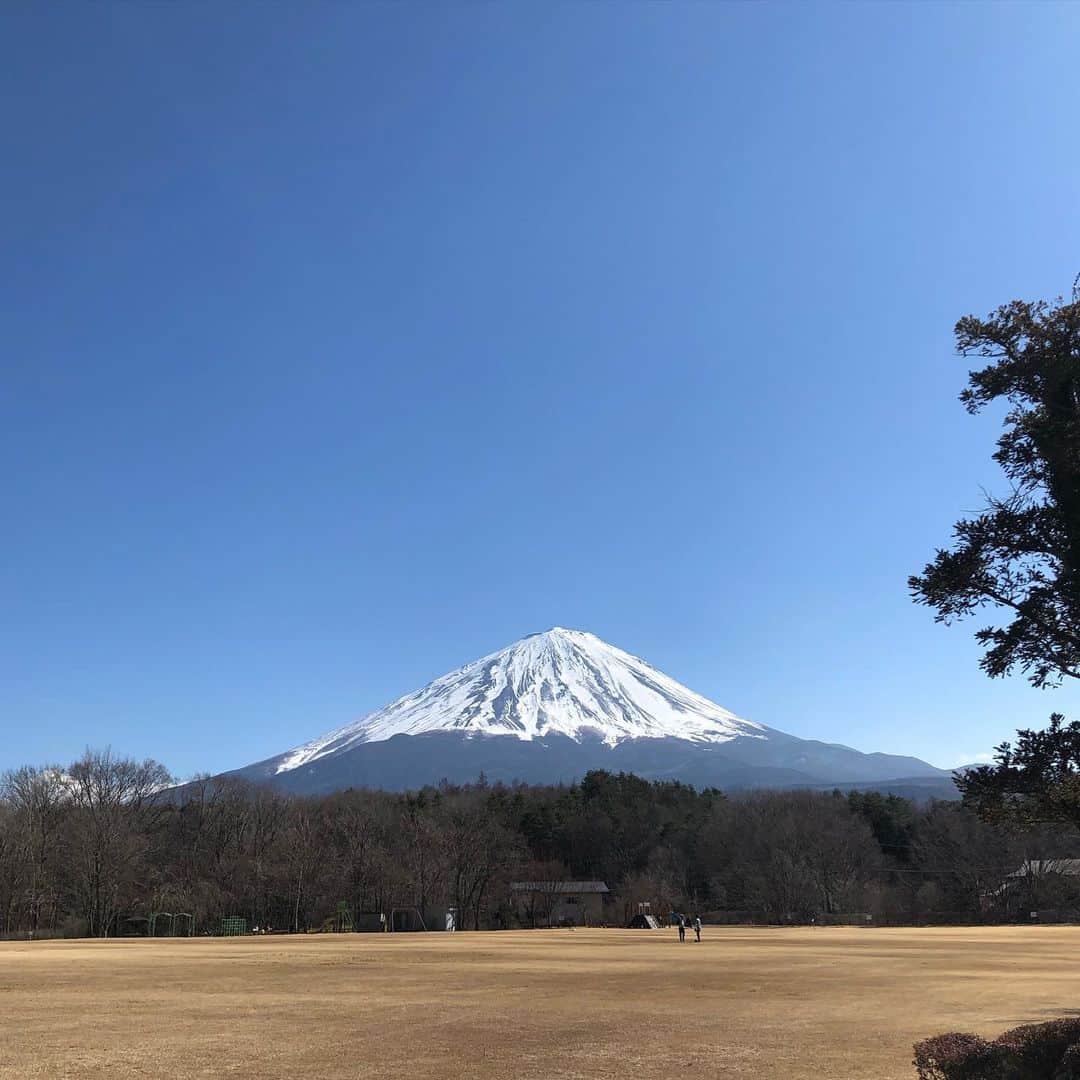 岡田美里さんのインスタグラム写真 - (岡田美里Instagram)「今日は暖かいです。 #富士山#富士山が好き」3月6日 13時54分 - millieokada